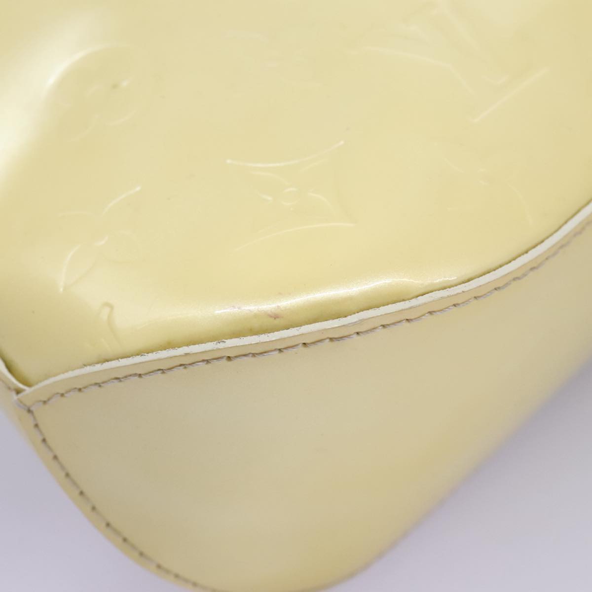 Louis Vuitton Minna Beige Patent Leather Shoulder Bag (Pre-Owned)