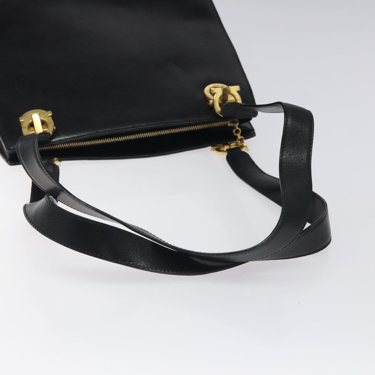 Salvatore Ferragamo Gancini Black Leather Shoulder Bag (Pre-Owned)