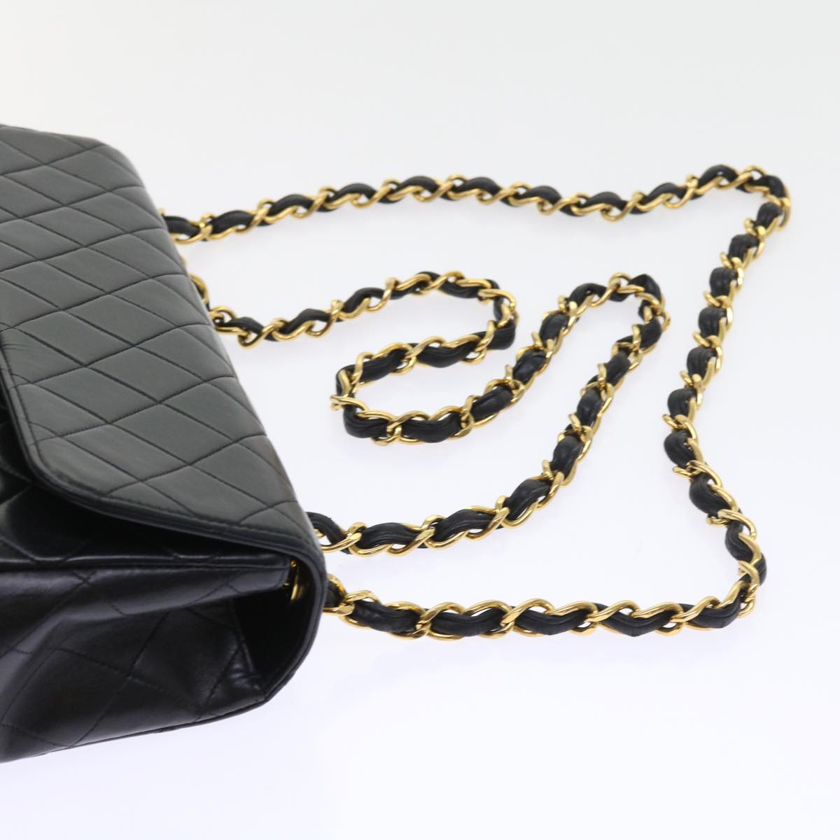 Chanel Black Leather Shoulder Bag (Pre-Owned)