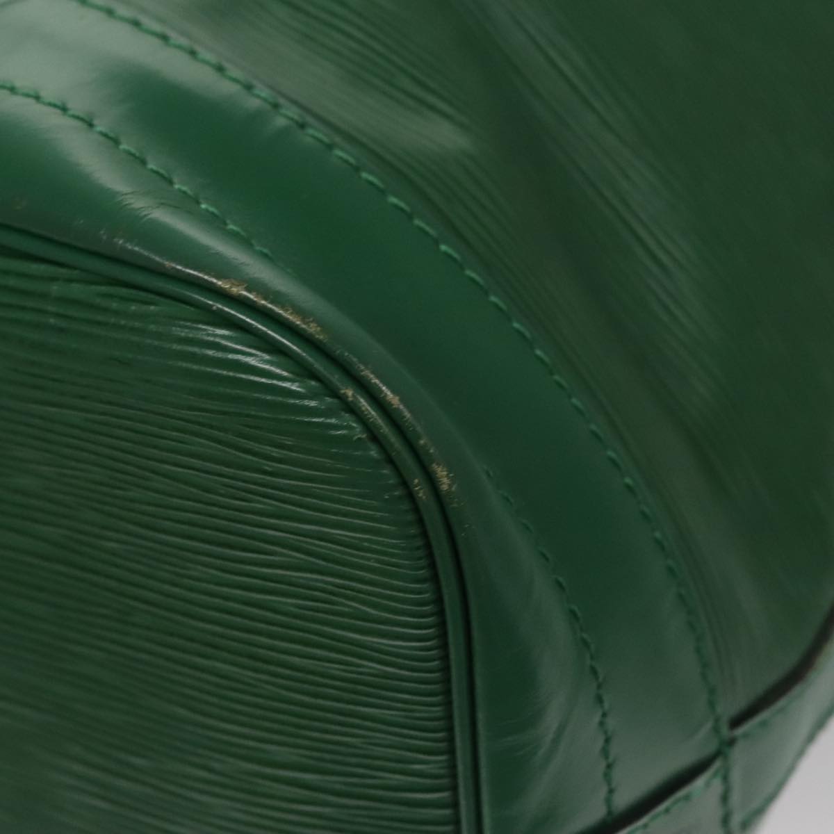 Louis Vuitton Noé Green Leather Shoulder Bag (Pre-Owned)