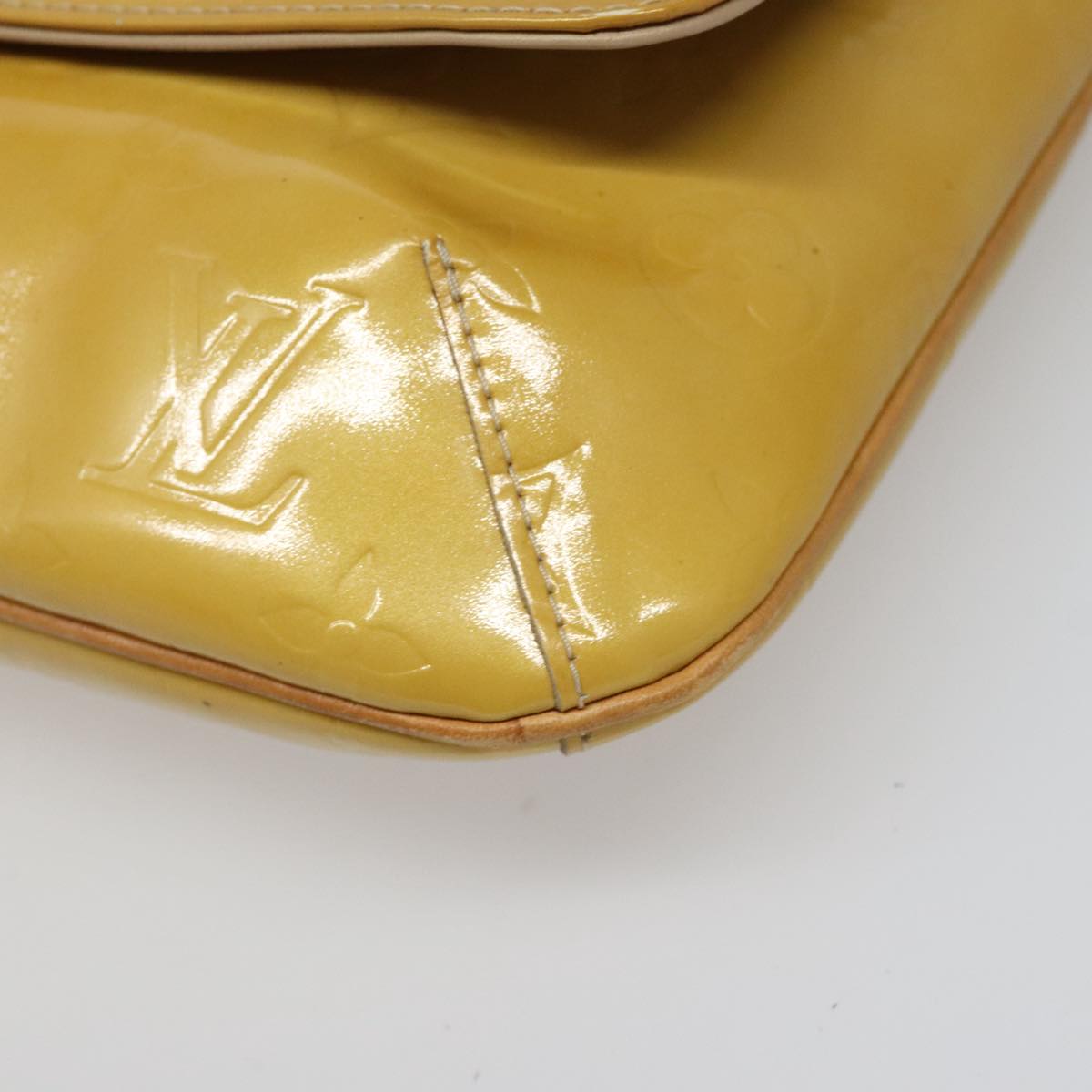 Louis Vuitton Thompson Street Beige Patent Leather Shoulder Bag (Pre-Owned)