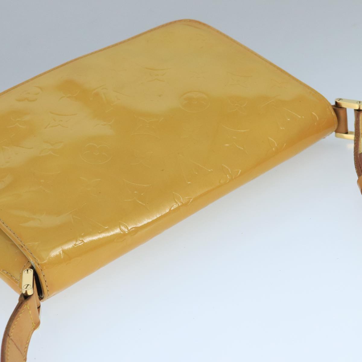 Louis Vuitton Thompson Street Beige Patent Leather Shoulder Bag (Pre-Owned)