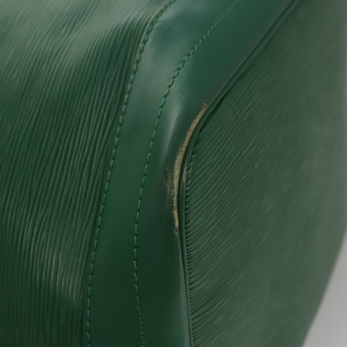 Louis Vuitton Noé Green Leather Shoulder Bag (Pre-Owned)