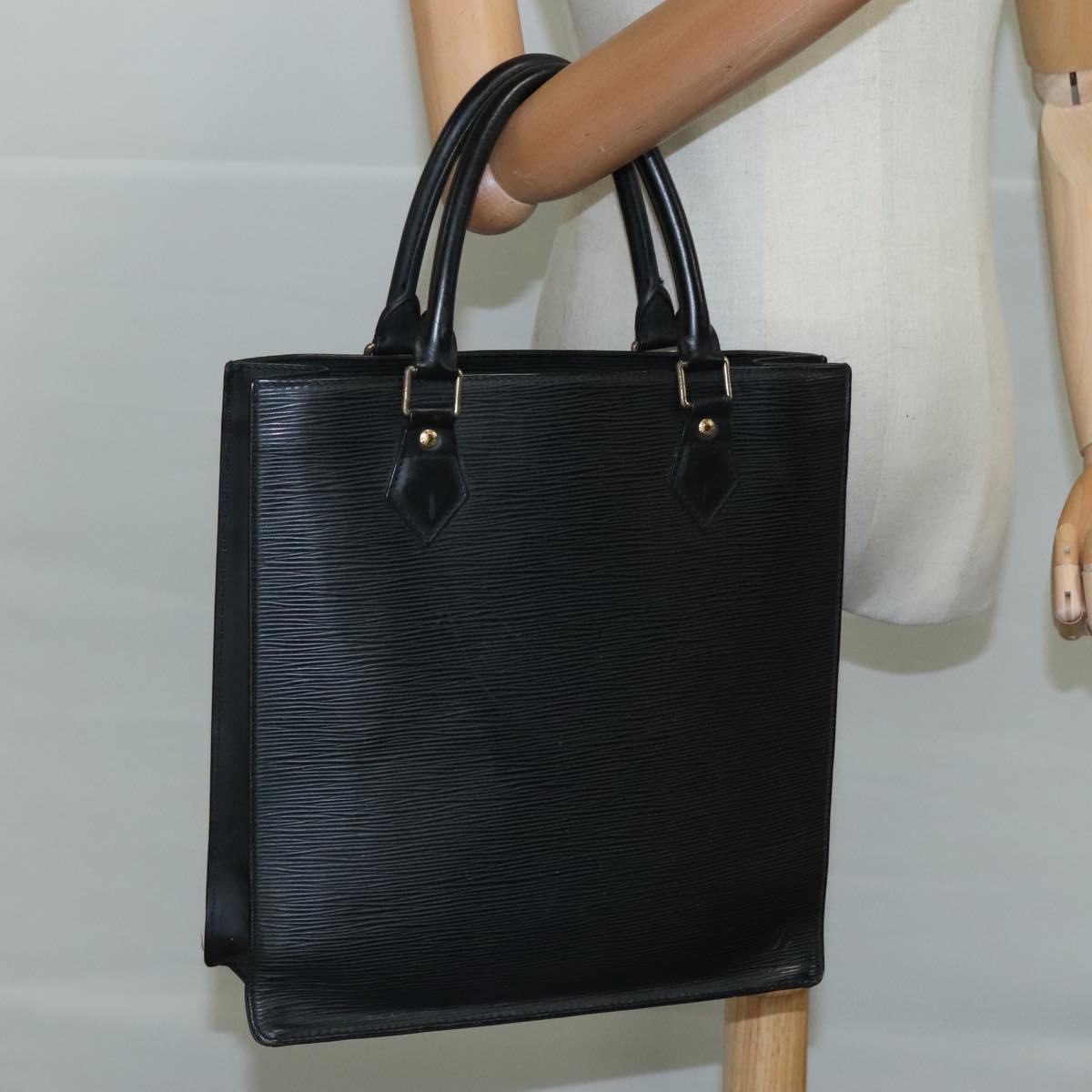 Louis Vuitton Black Leather Handbag (Pre-Owned)