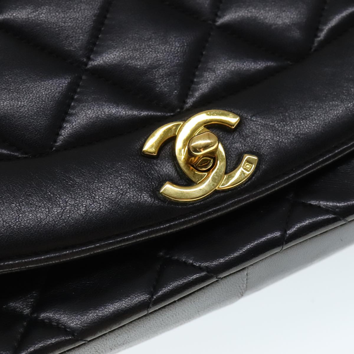 Chanel Diana Black Leather Shoulder Bag (Pre-Owned)