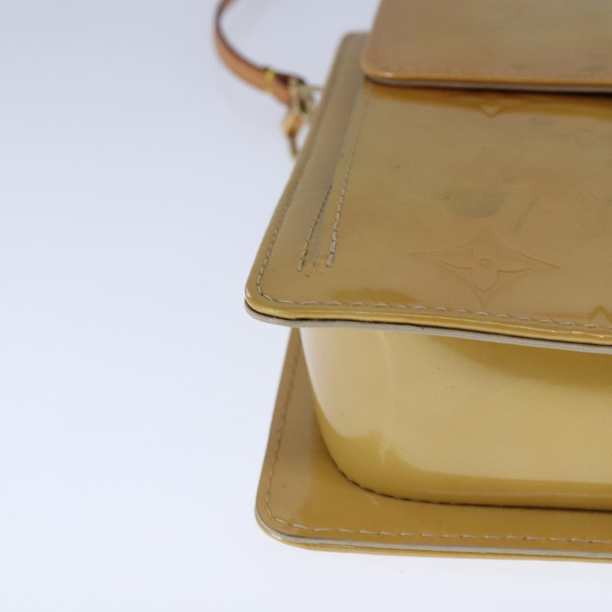 Louis Vuitton Mott Beige Patent Leather Clutch Bag (Pre-Owned)