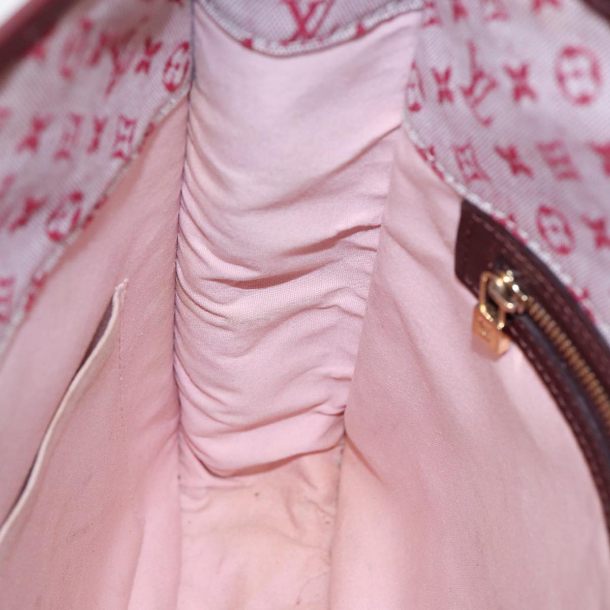 Louis Vuitton Besace Pink Canvas Shoulder Bag (Pre-Owned)
