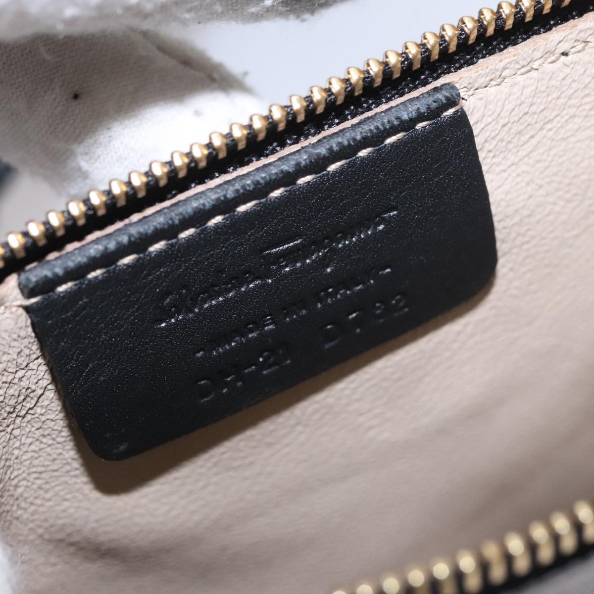 Salvatore Ferragamo Sookie Black Leather Handbag (Pre-Owned)