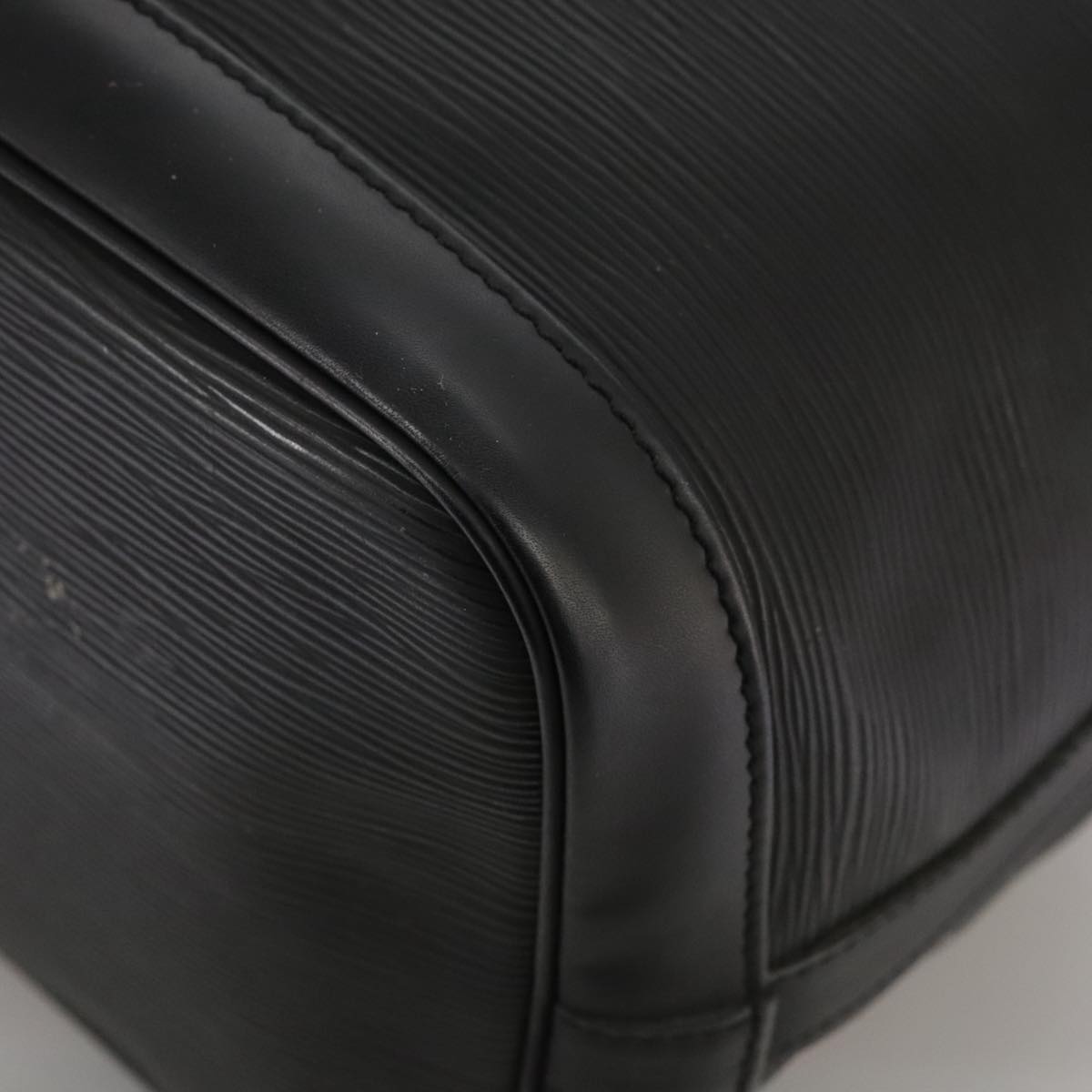 Louis Vuitton Petit Noé Black Leather Shoulder Bag (Pre-Owned)