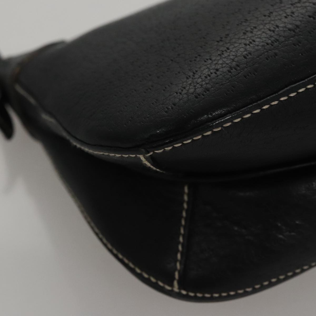 Salvatore Ferragamo Gancini Black Leather Shoulder Bag (Pre-Owned)