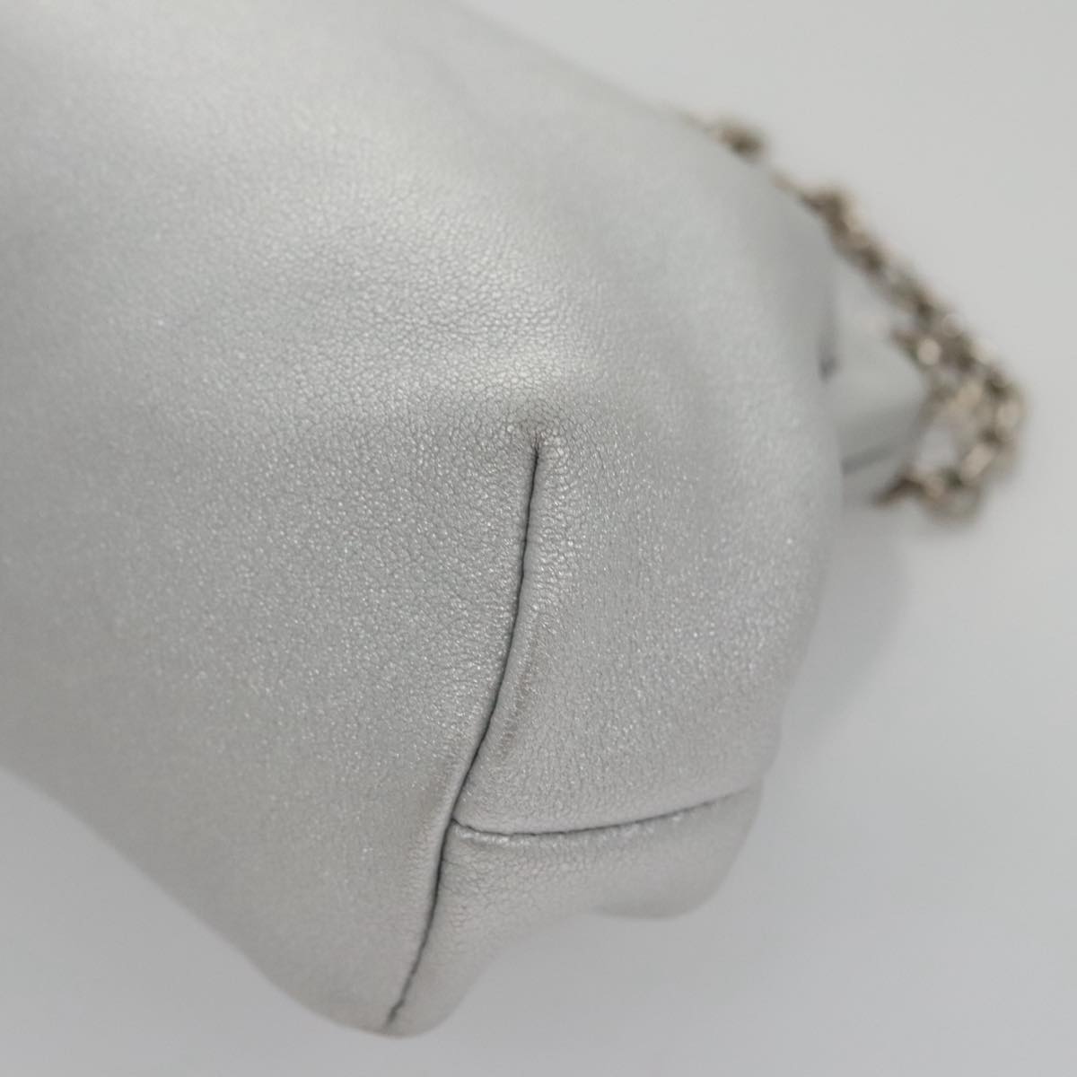 Salvatore Ferragamo Silver Leather Shoulder Bag (Pre-Owned)