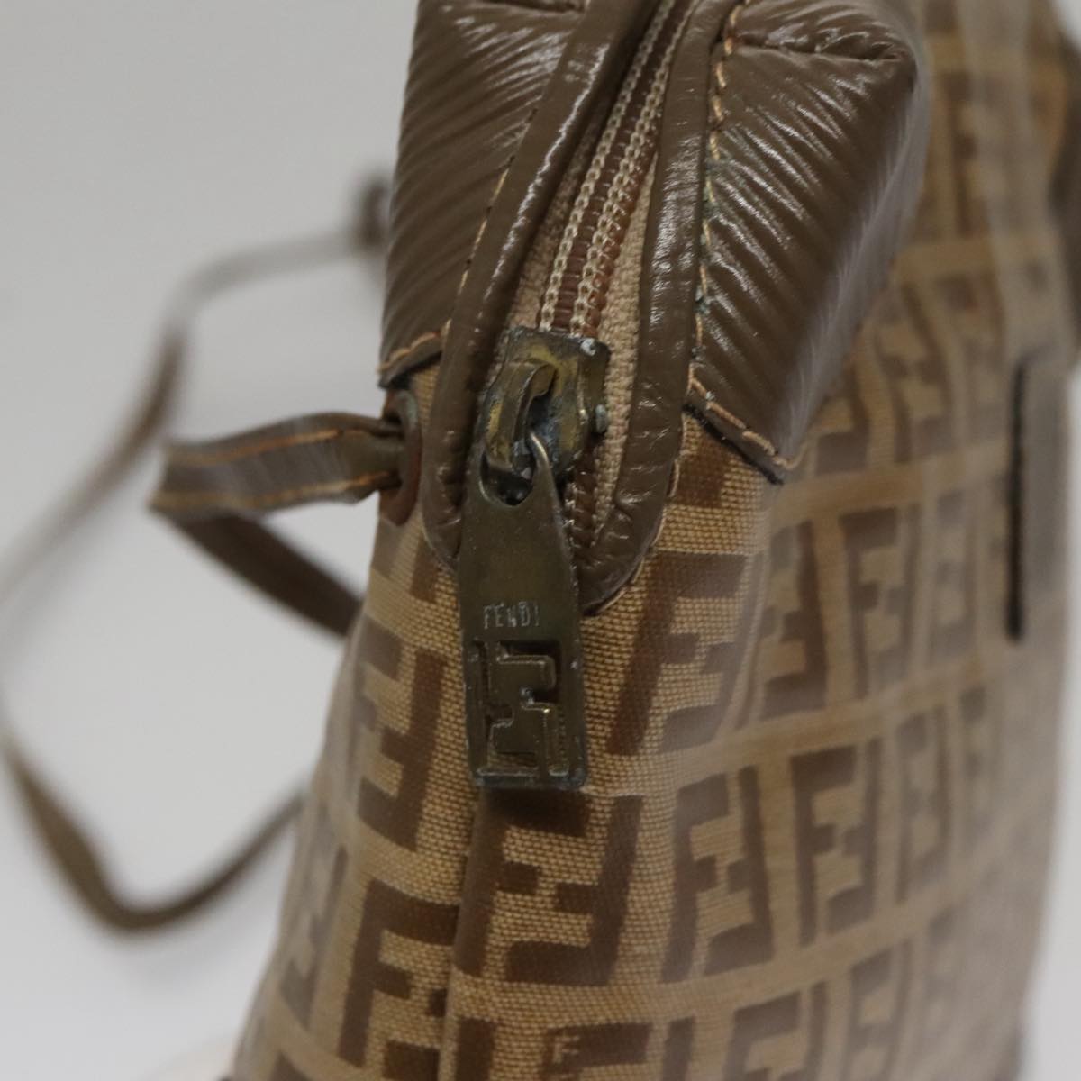 Fendi Beige Canvas Shoulder Bag (Pre-Owned)