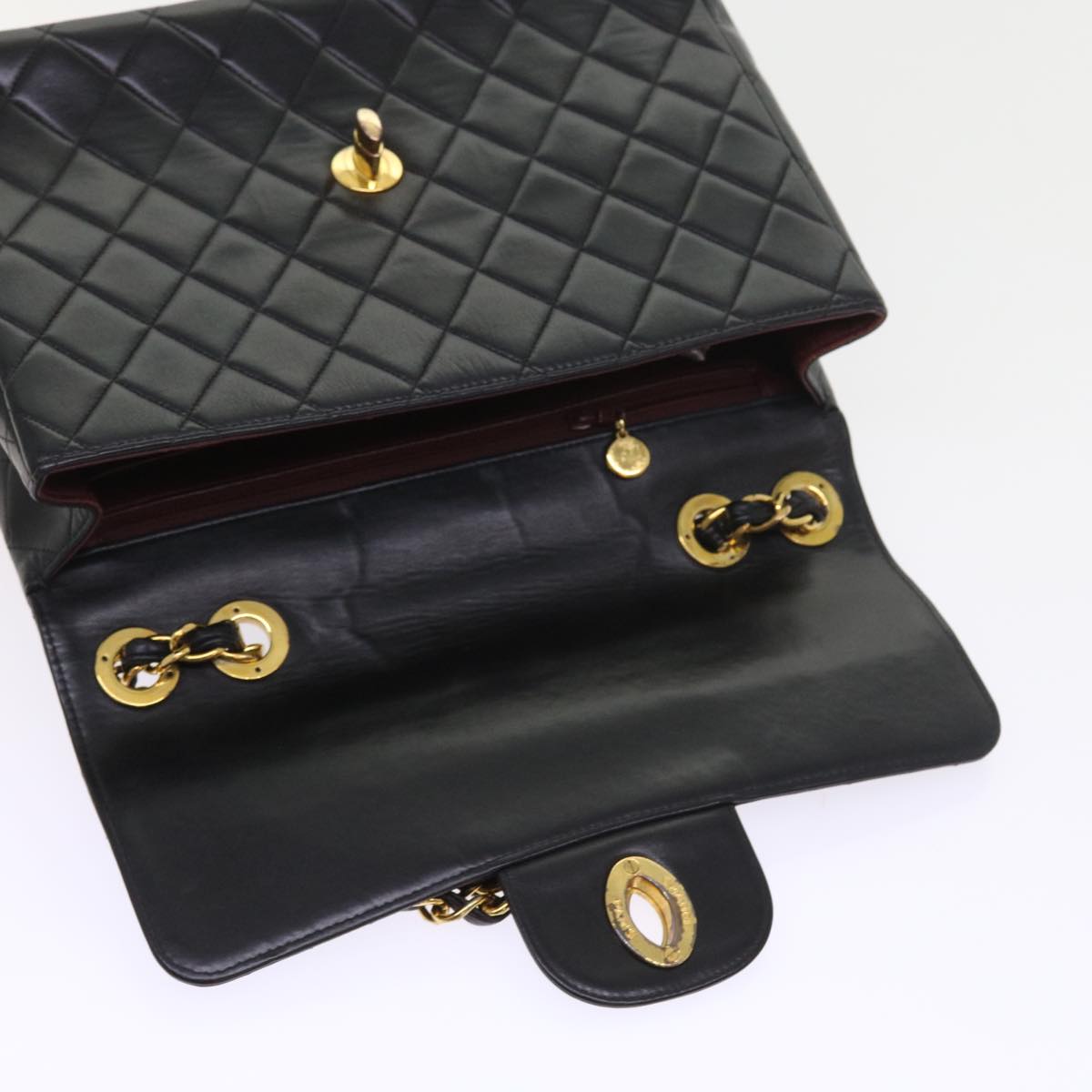 Chanel Black Leather Shoulder Bag (Pre-Owned)