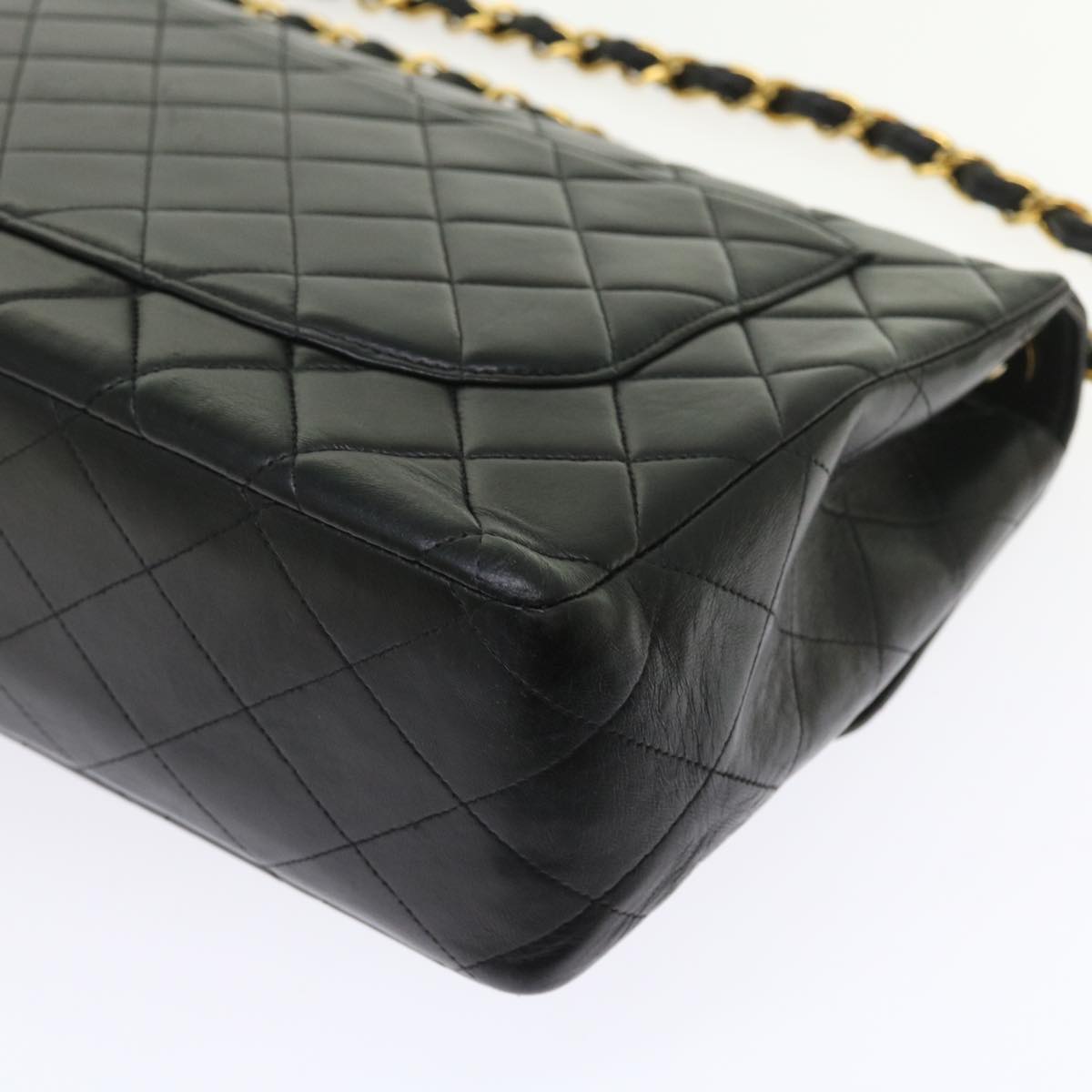 Chanel Black Leather Shoulder Bag (Pre-Owned)
