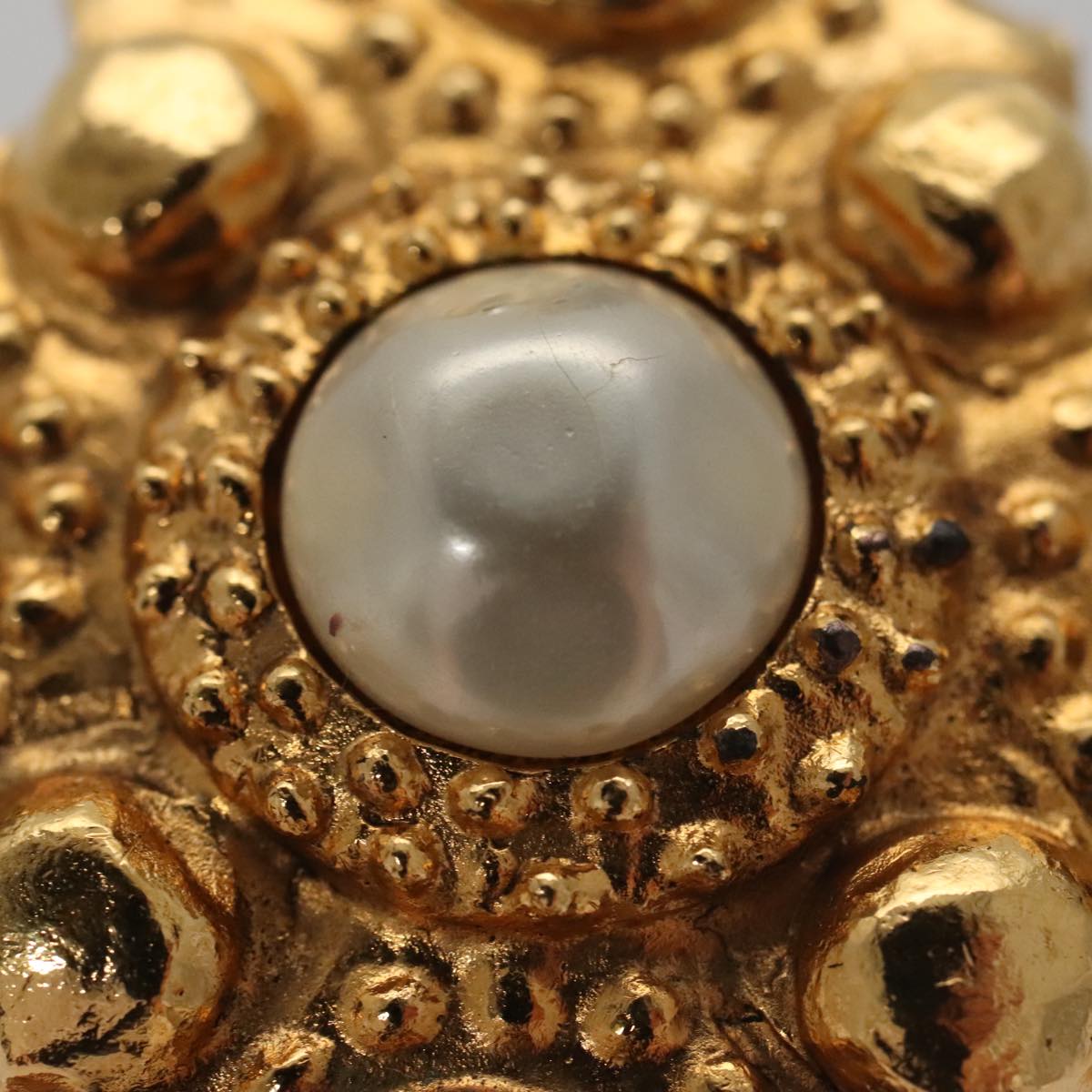 Chanel Gold Metal Brooch Jewelry (Pre-Owned)