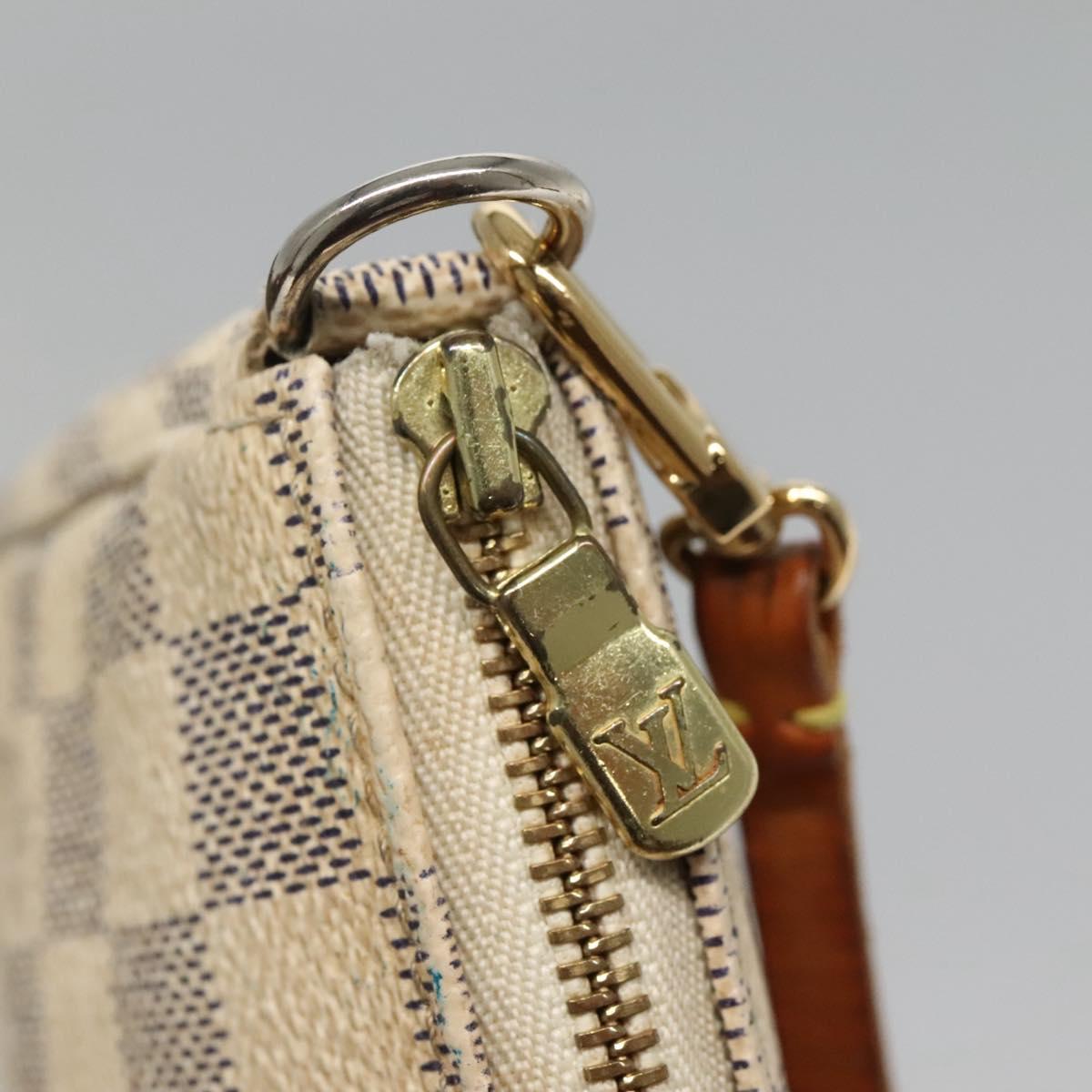 Louis Vuitton Pochette Accessoire White Canvas Clutch Bag (Pre-Owned)
