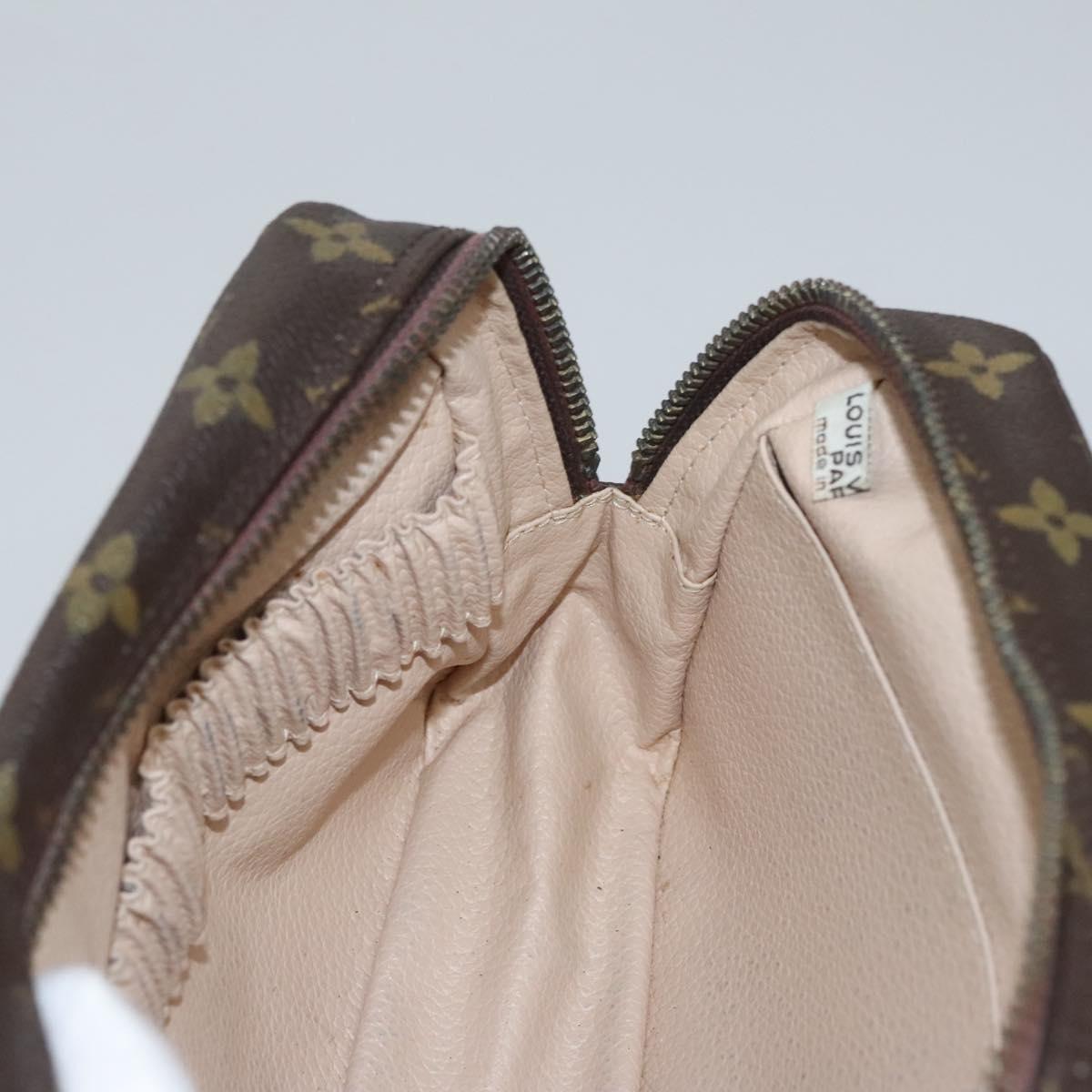 Louis Vuitton Truth Toilette 23 Brown Canvas Clutch Bag (Pre-Owned)