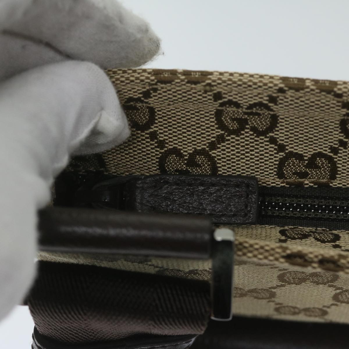 Gucci Gg Canvas Beige Canvas Shoulder Bag (Pre-Owned)