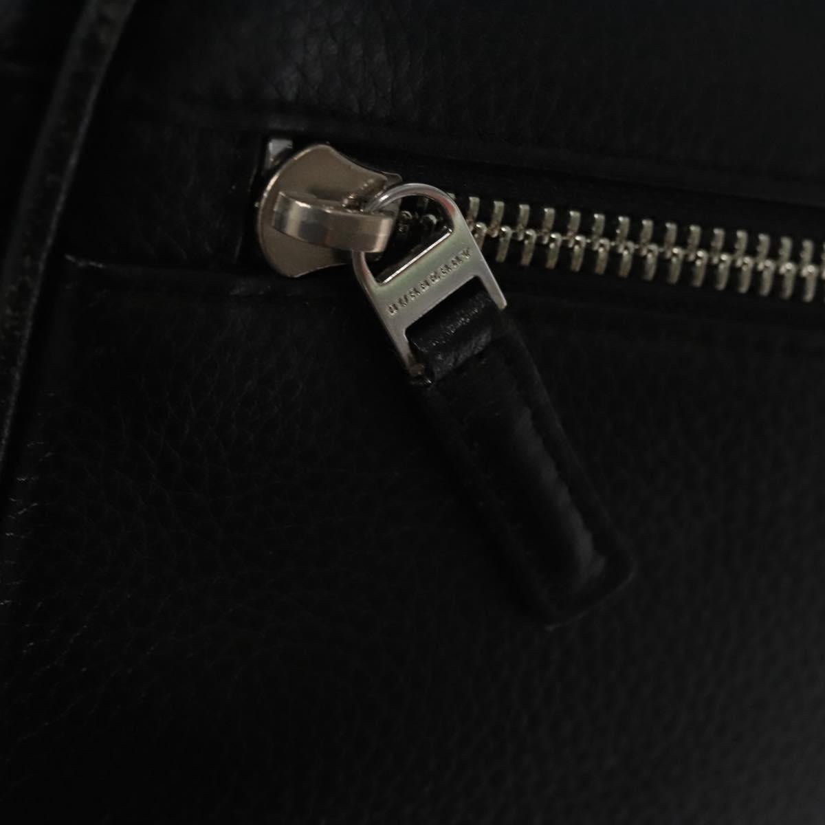 Burberry Black Leather Clutch Bag (Pre-Owned)