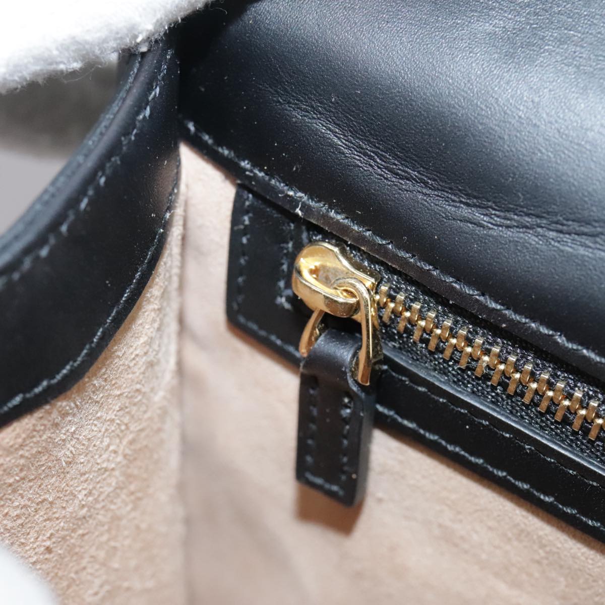 Gucci Sylvie Black Leather Shoulder Bag (Pre-Owned)
