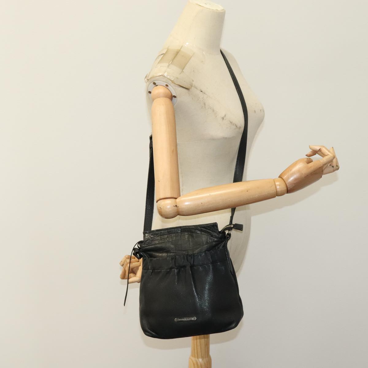 Burberry Black Leather Shoulder Bag (Pre-Owned)