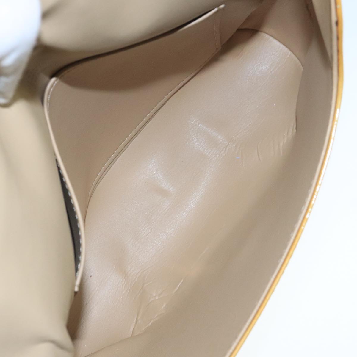 Louis Vuitton Thompson Street Beige Patent Leather Shoulder Bag (Pre-Owned)