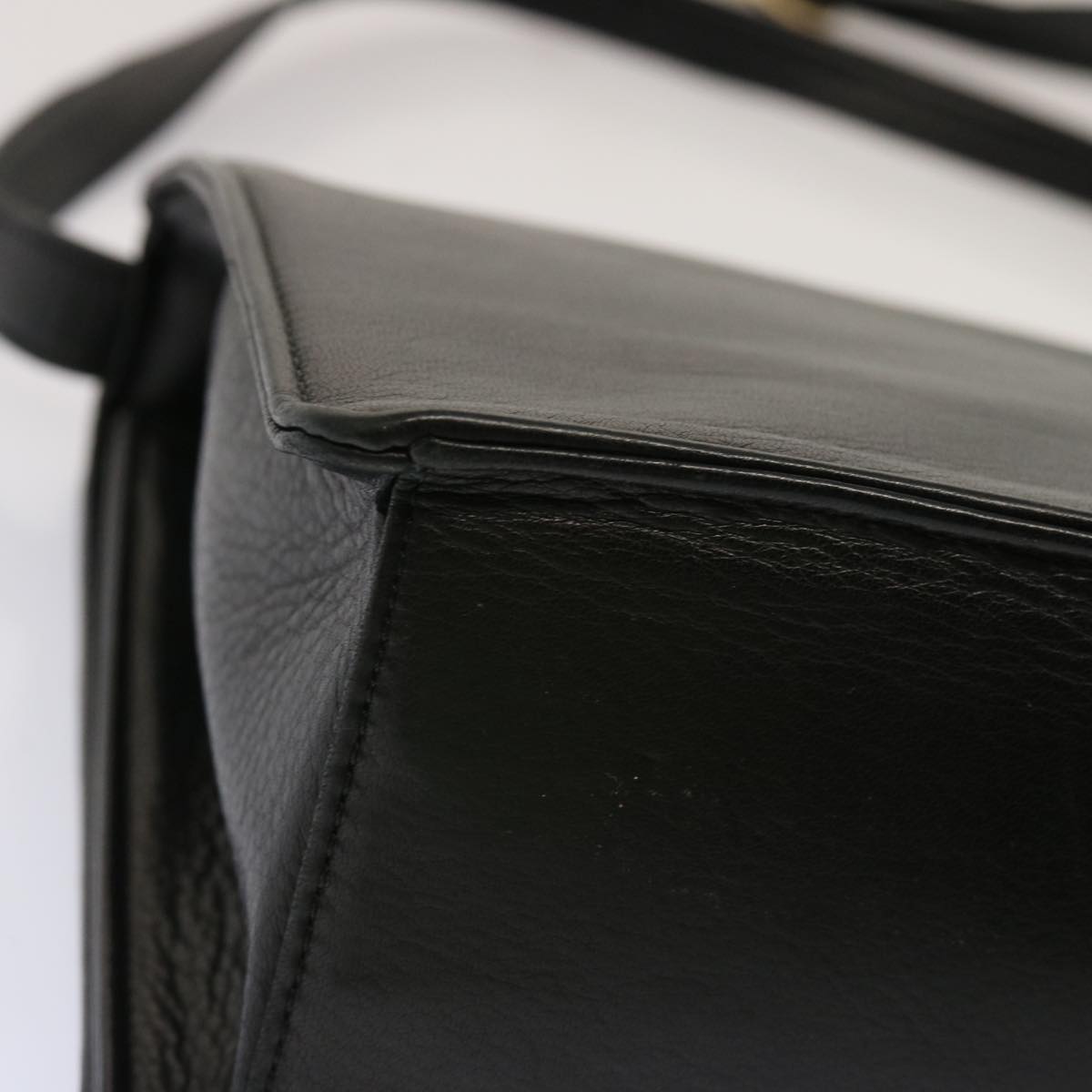 Valentino Garavani Black Leather Shoulder Bag (Pre-Owned)