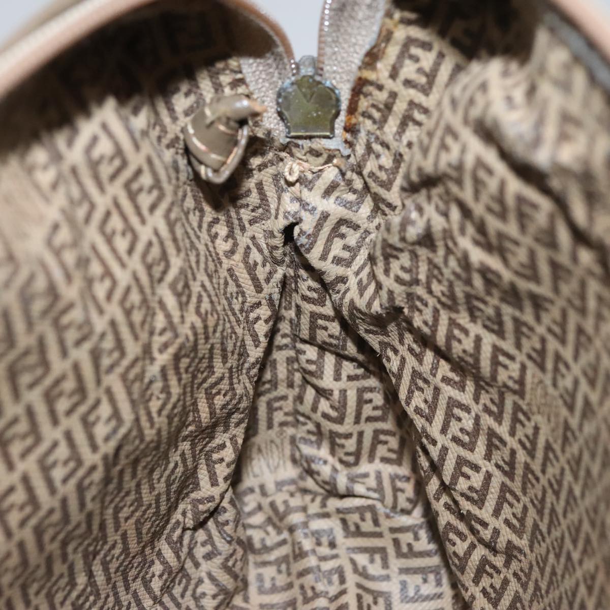 Fendi Beige Canvas Shoulder Bag (Pre-Owned)