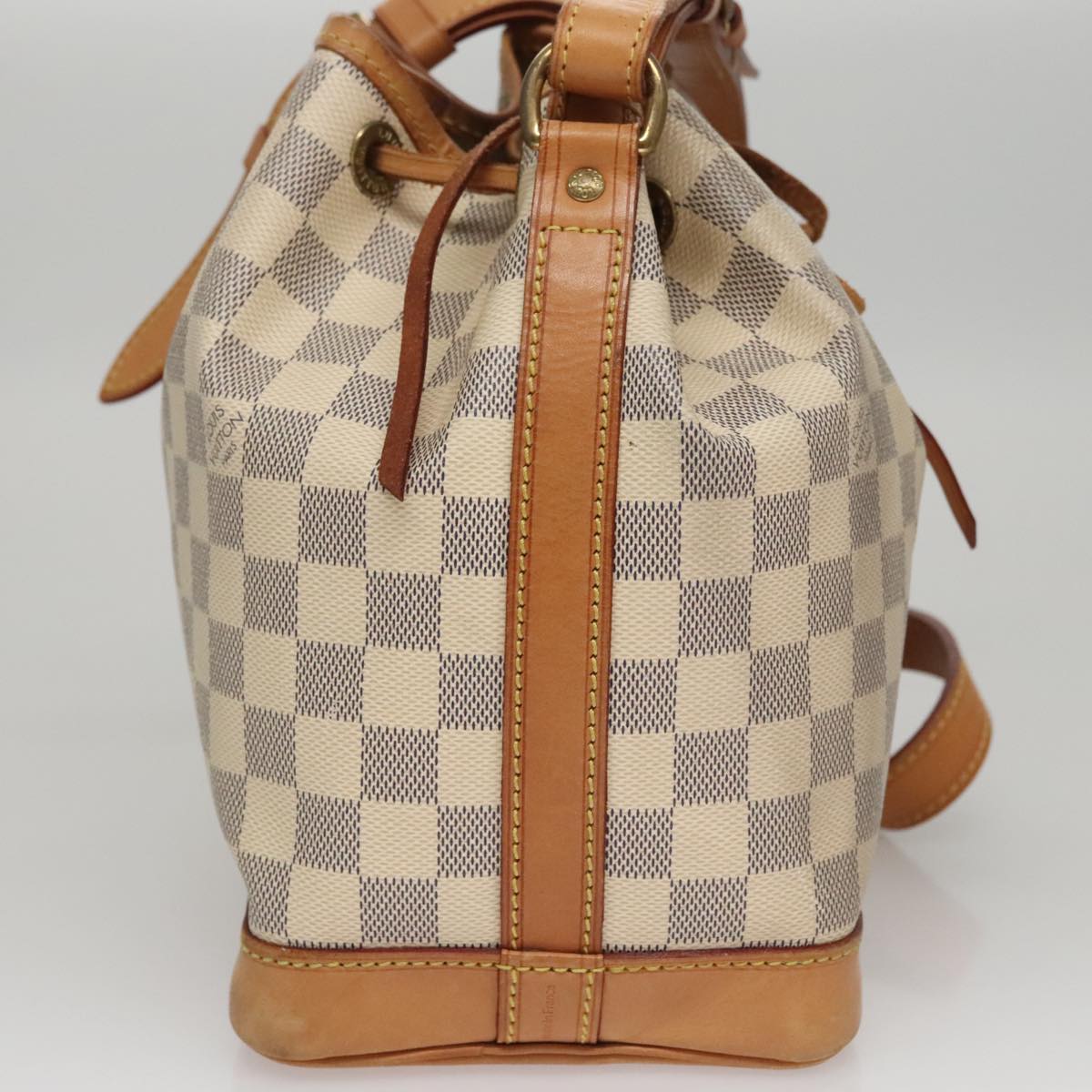 Louis Vuitton Noé White Canvas Shoulder Bag (Pre-Owned)