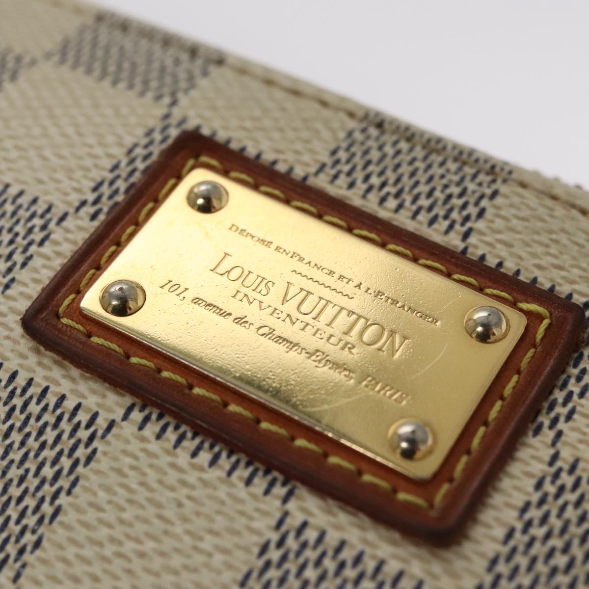 Louis Vuitton Mira White Canvas Clutch Bag (Pre-Owned)