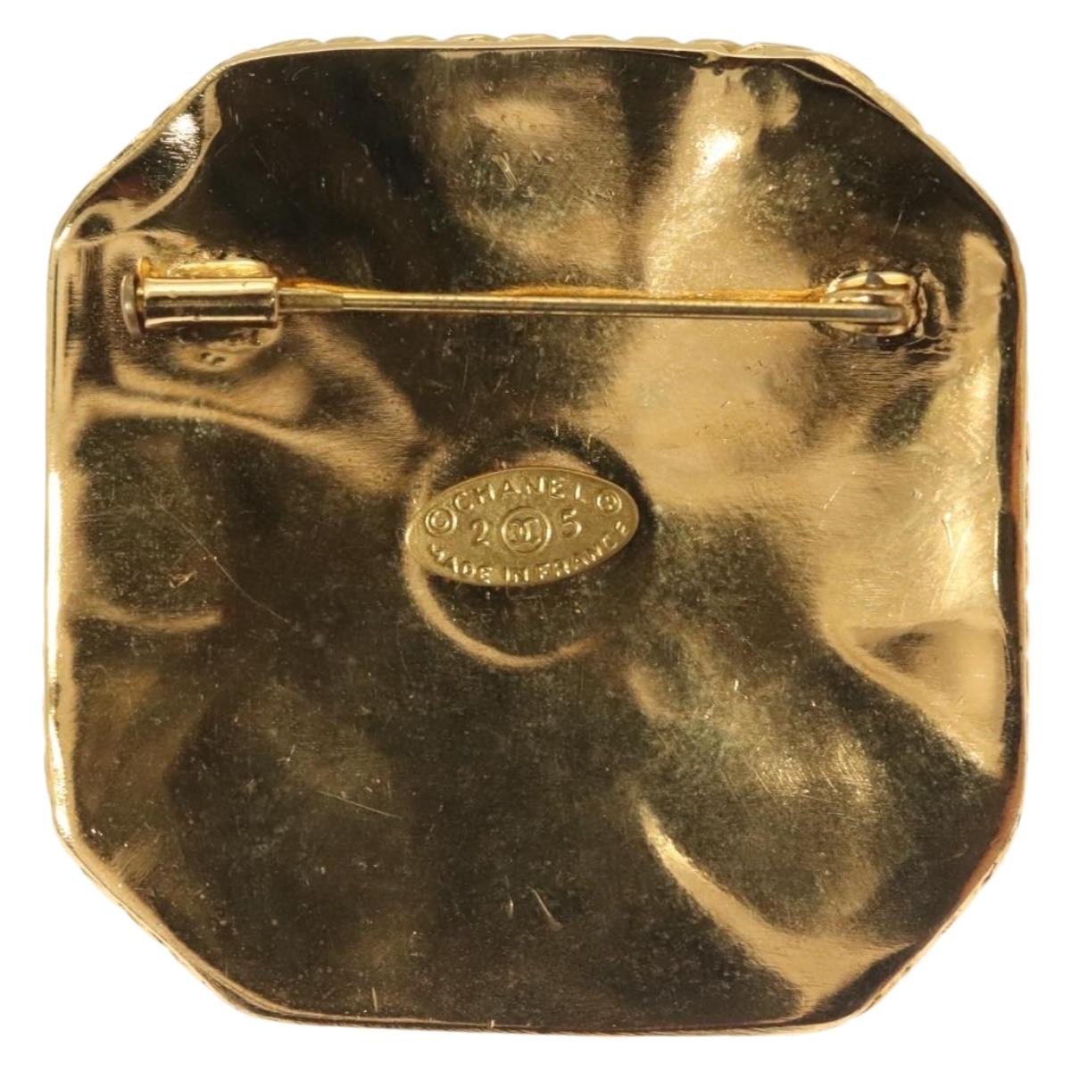 Chanel Gripoix Gold Gold Plated Brooch Jewelry (Pre-Owned)