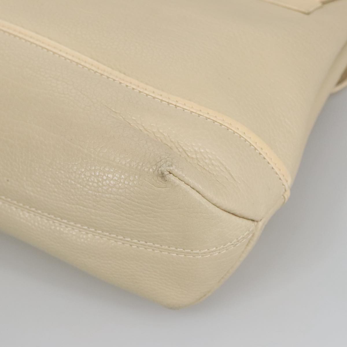 Bally Beige Leather Handbag (Pre-Owned)