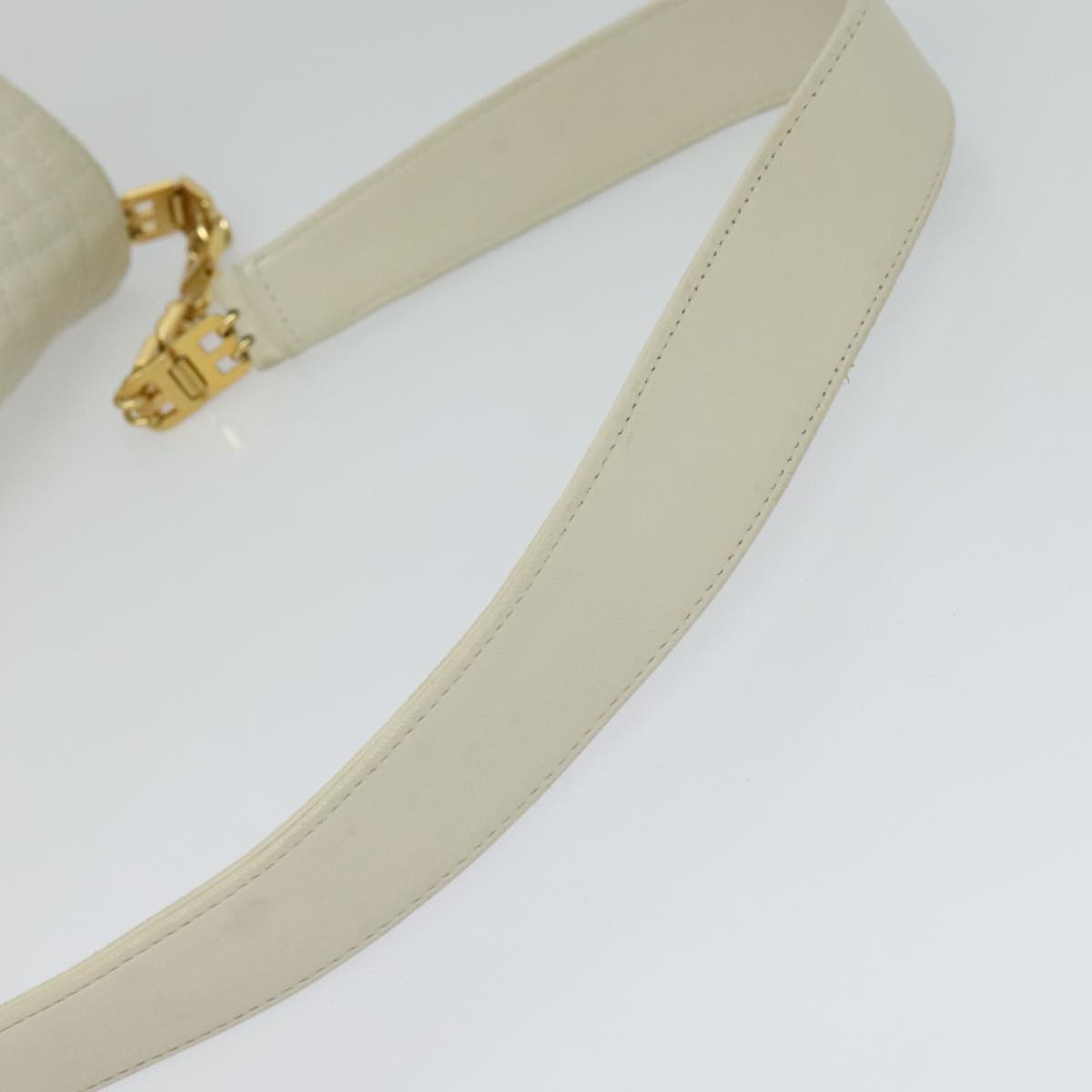 Bally Quilted Beige Leather Shoulder Bag (Pre-Owned)