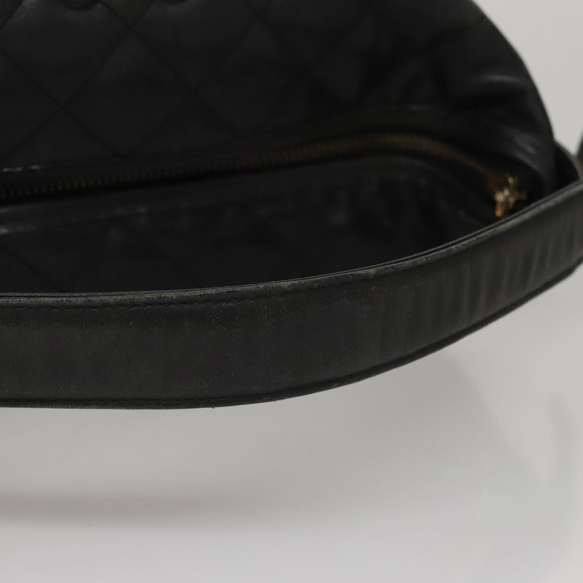 Versace Black Leather Handbag (Pre-Owned)