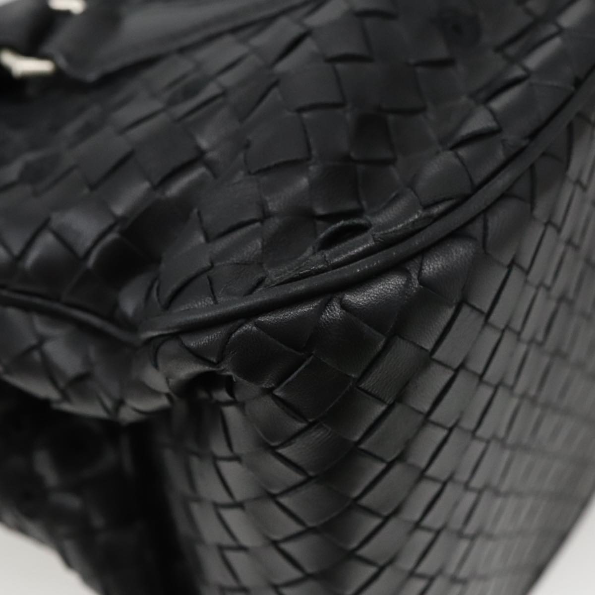 Bottega Veneta Intrecciato Black Leather Handbag (Pre-Owned)