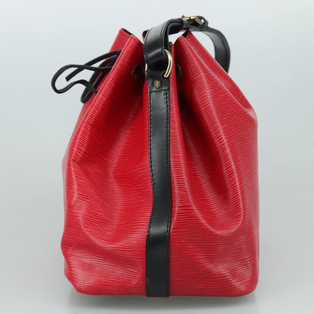 Louis Vuitton Noe Red Leather Shoulder Bag (Pre-Owned)