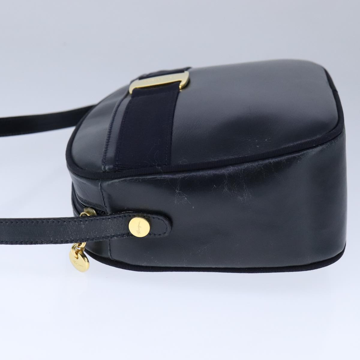 Salvatore Ferragamo Vara Navy Leather Shoulder Bag (Pre-Owned)