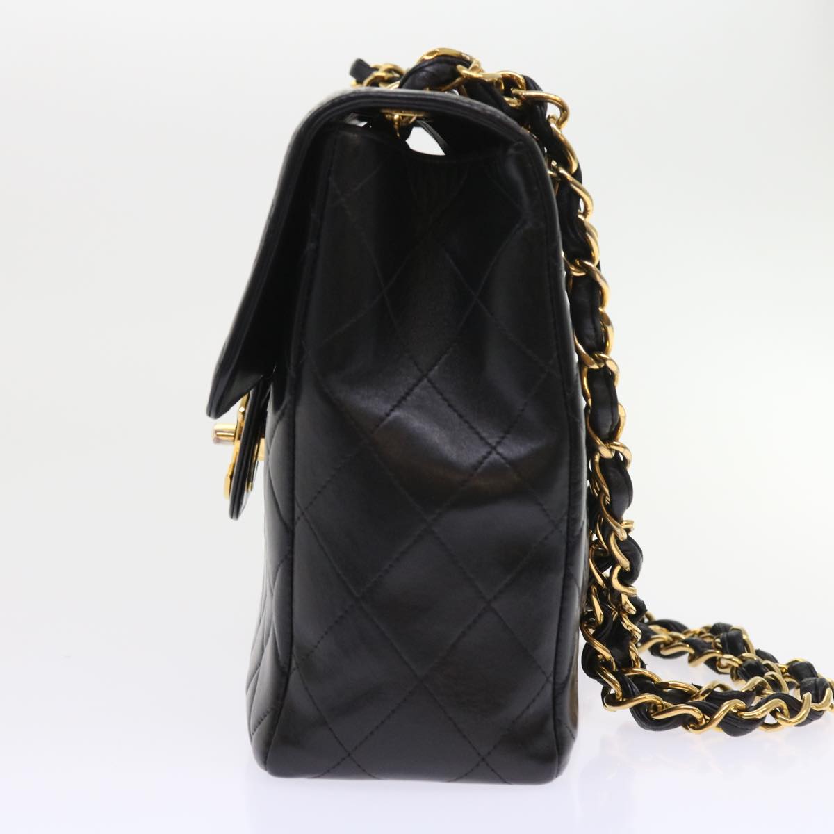 Chanel Black Leather Shoulder Bag (Pre-Owned)