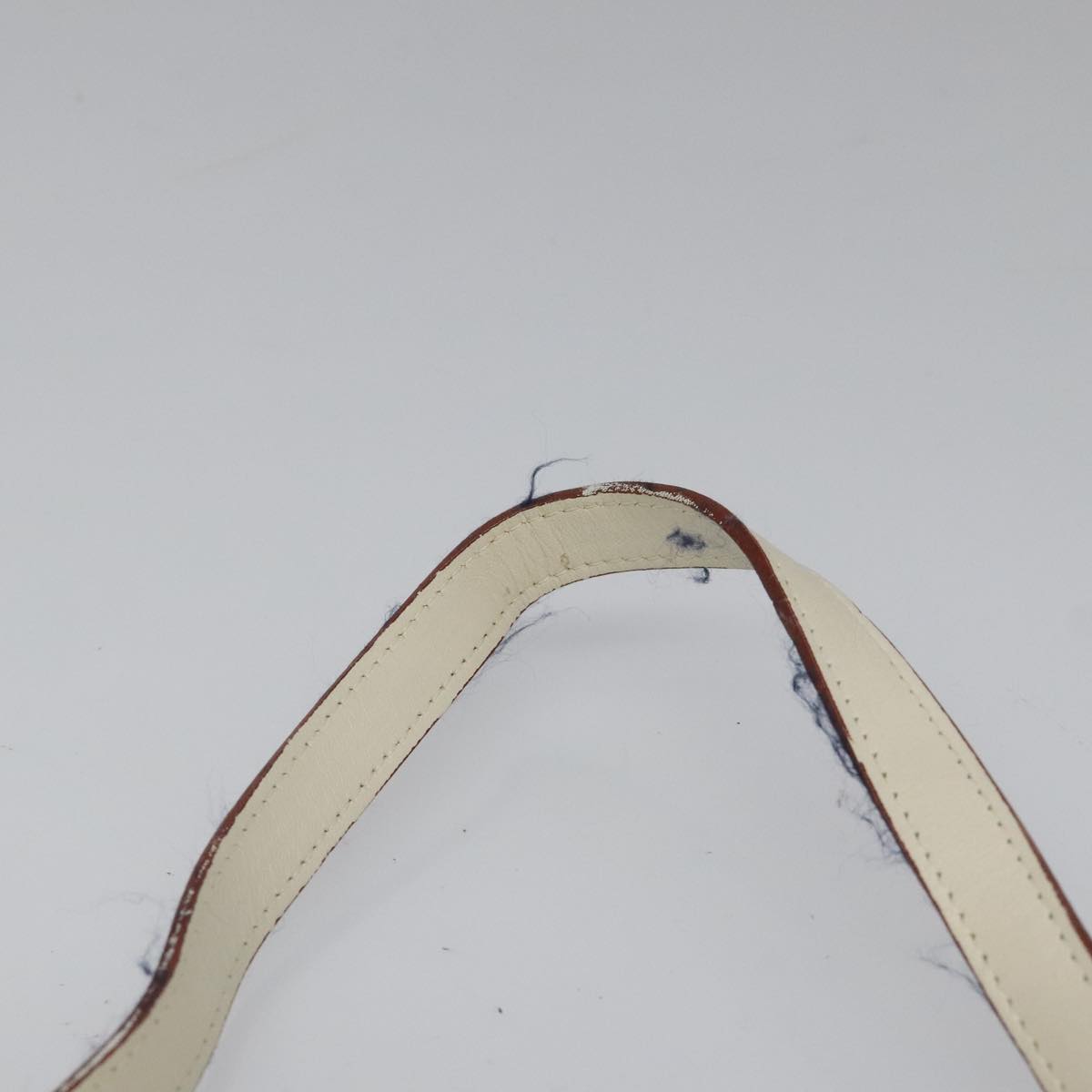 Burberry White Leather Shoulder Bag (Pre-Owned)