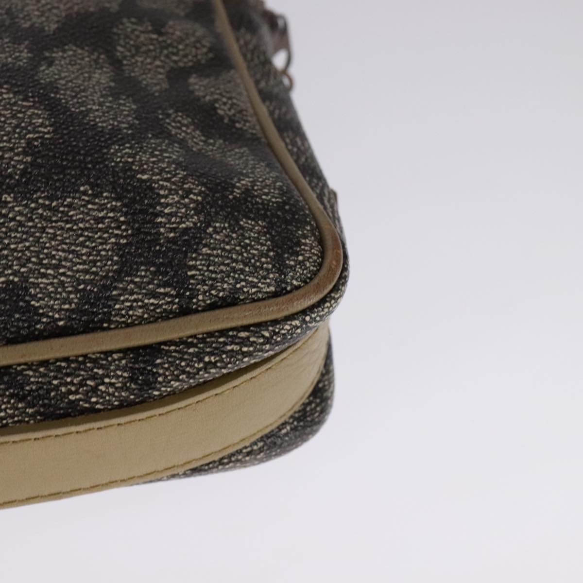 Yves Saint Laurent Grey Canvas Clutch Bag (Pre-Owned)