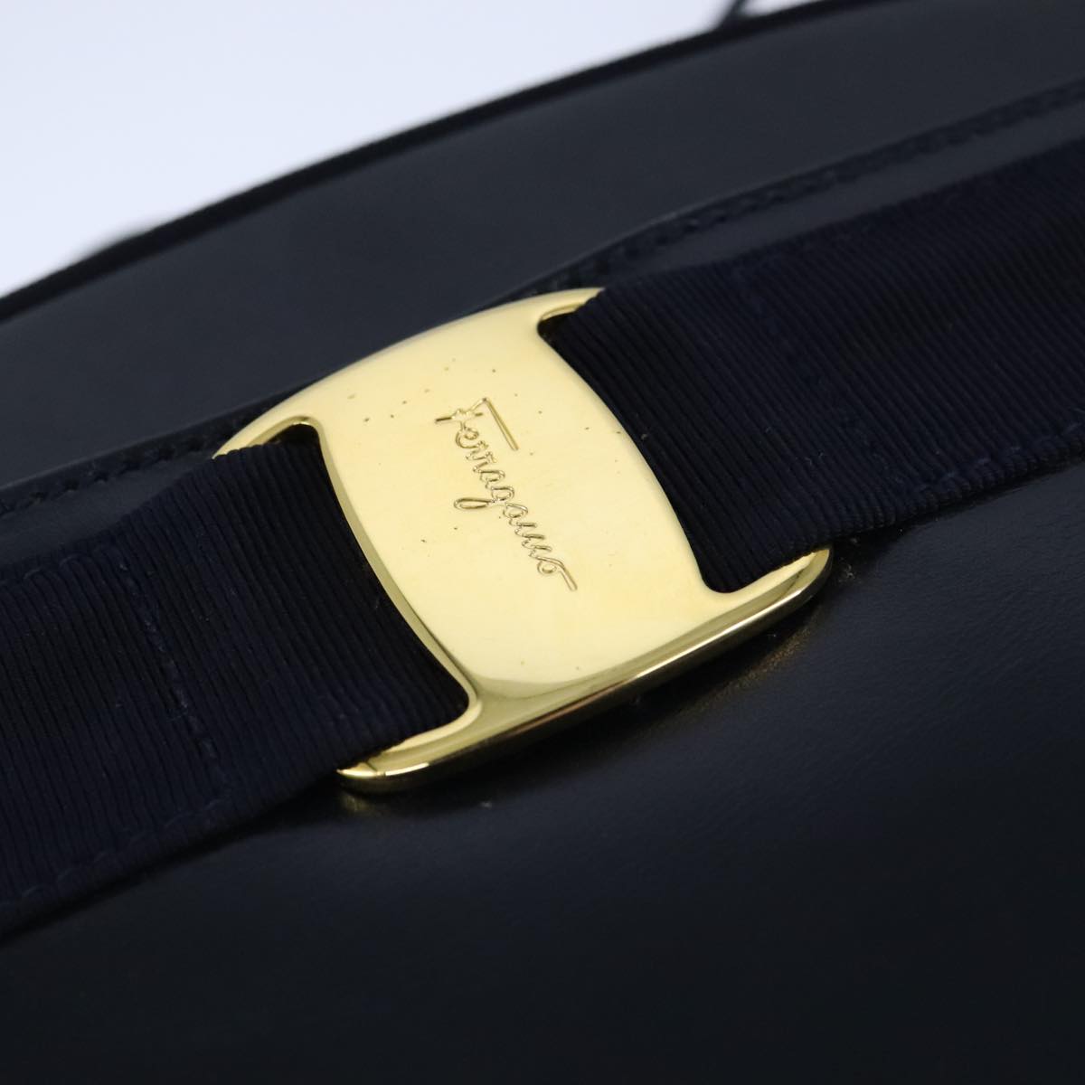 Salvatore Ferragamo Vara Navy Leather Shoulder Bag (Pre-Owned)
