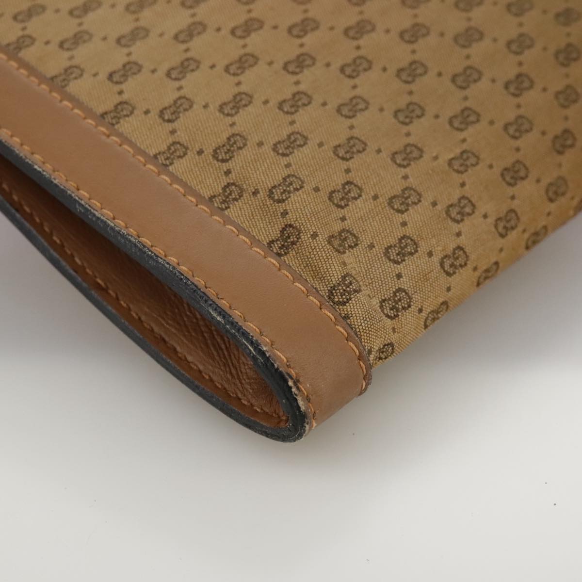 Gucci Micro Small Gg Canvas Beige Canvas Clutch Bag (Pre-Owned)