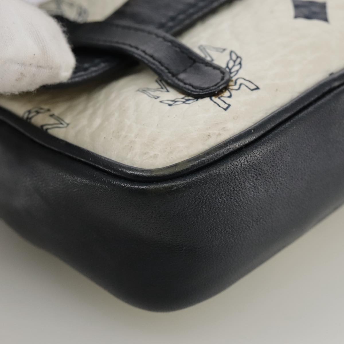 MCM Visetos White Canvas Shoulder Bag (Pre-Owned)