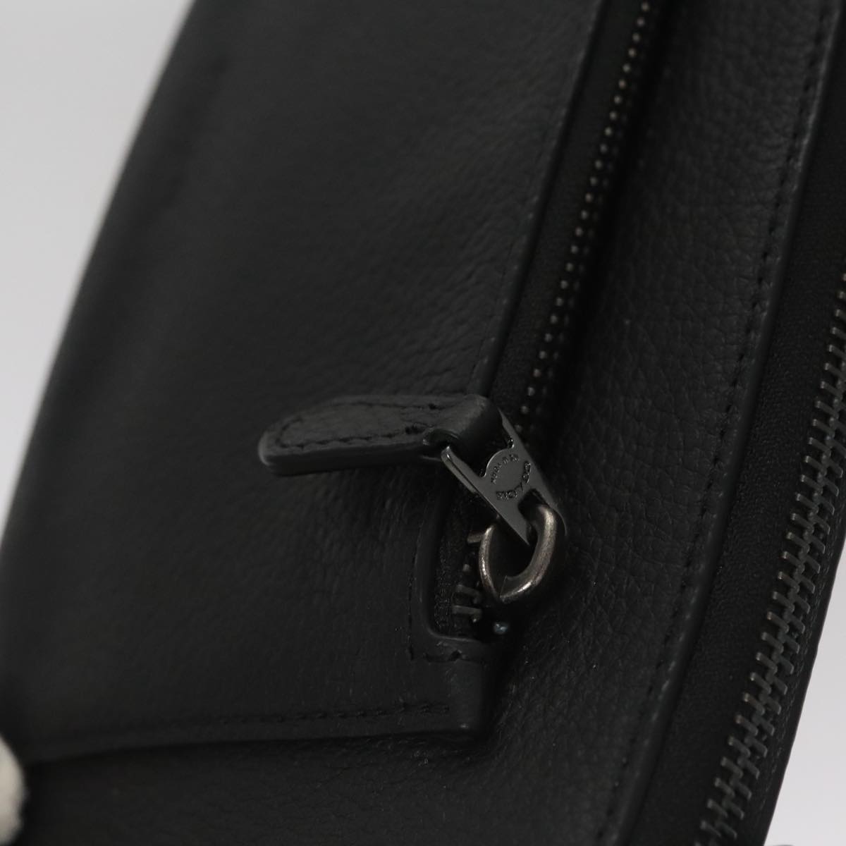 Coach Black Leather Shoulder Bag (Pre-Owned)