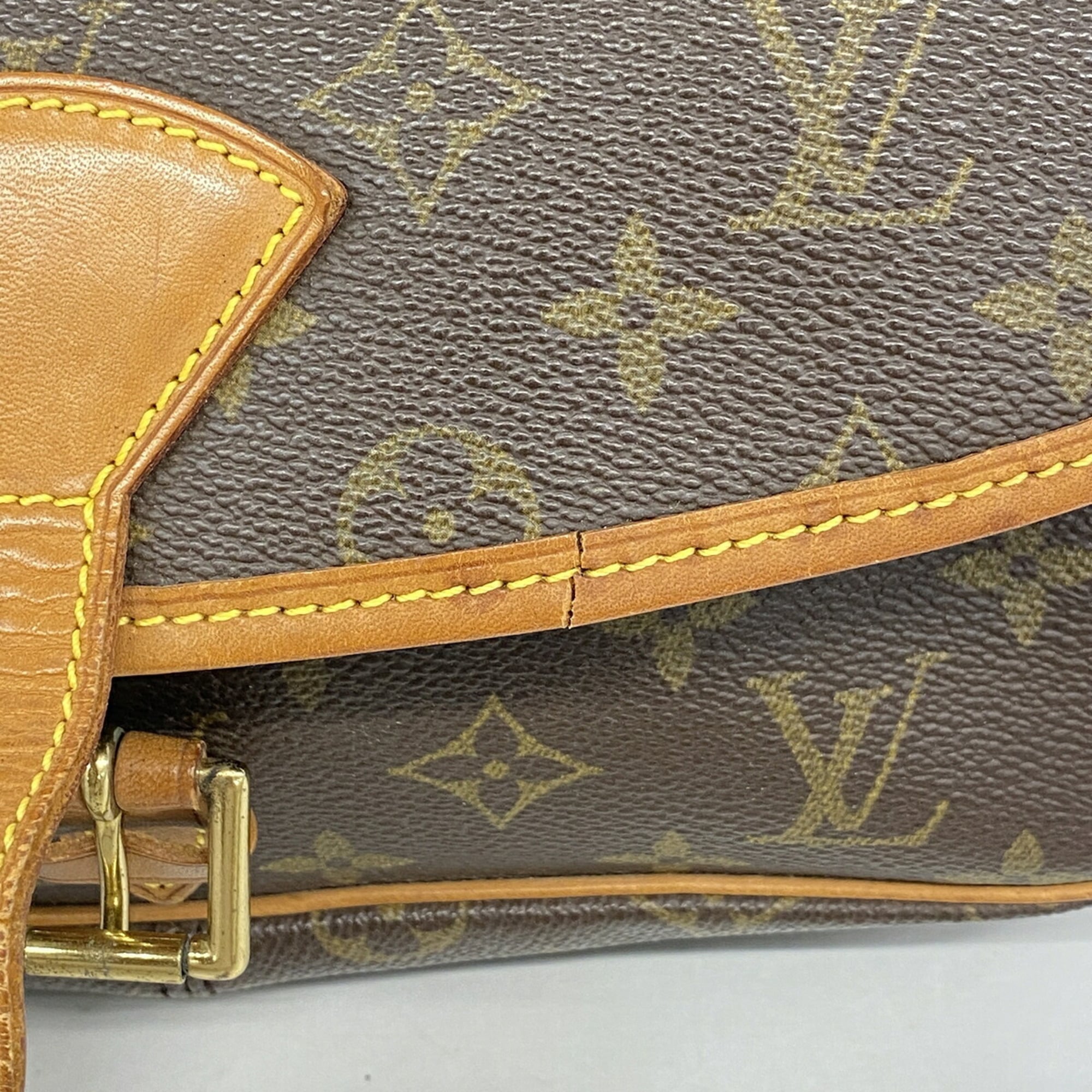 Louis Vuitton Brown Shoulder Bag (Pre-Owned)