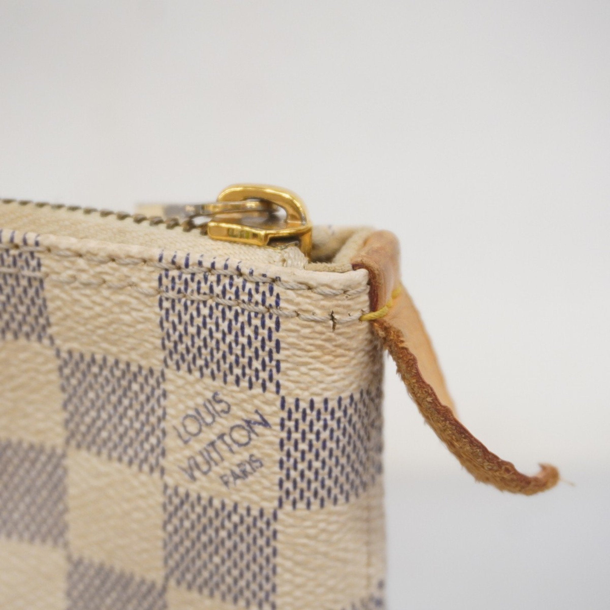 Louis Vuitton White Handbag (Pre-Owned)