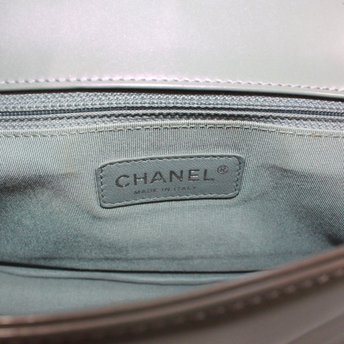Chanel Metallic Gray Patent Leather Shoulder Bag (Pre-Owned)