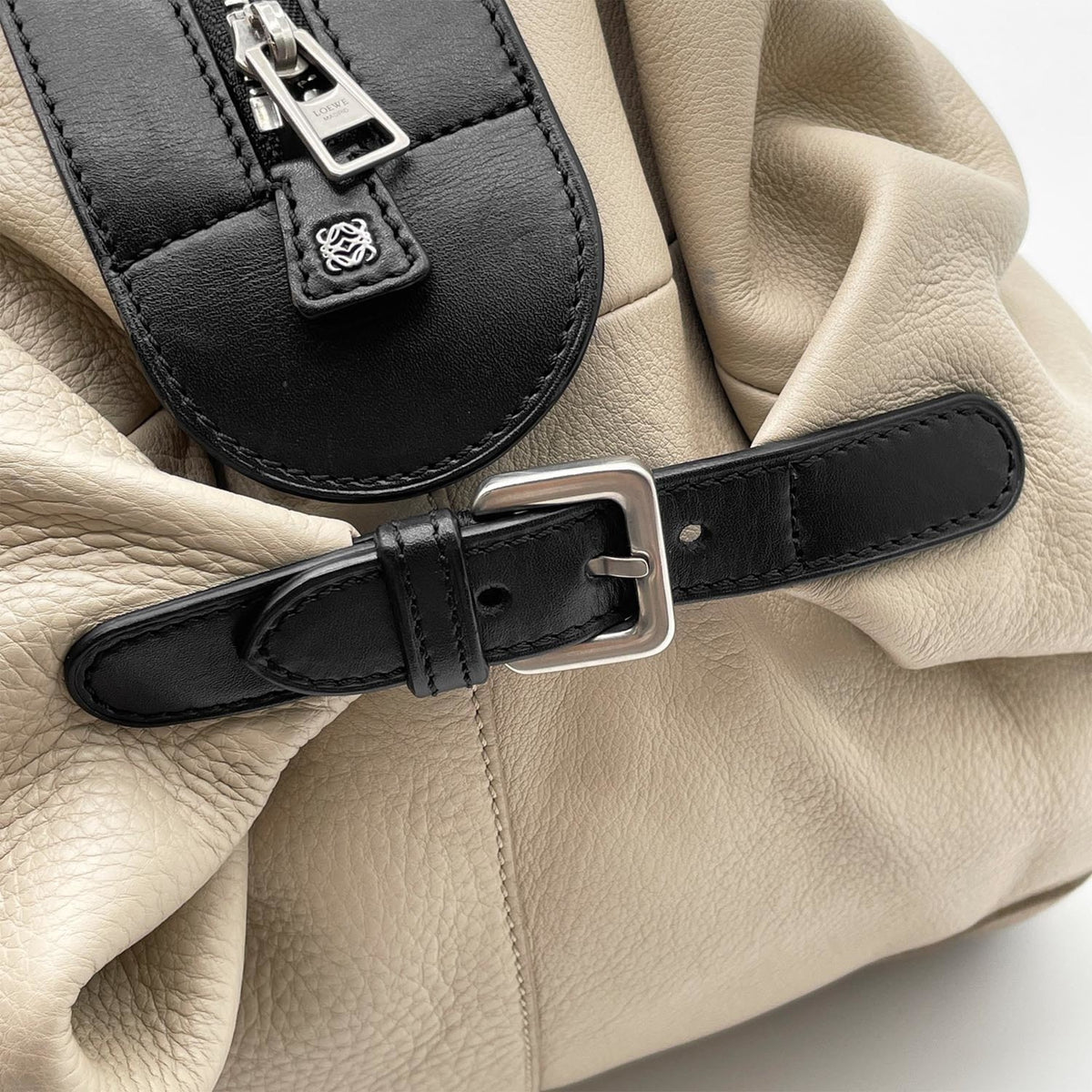 Loewe Beige Black Leather Handbag (Pre-Owned)