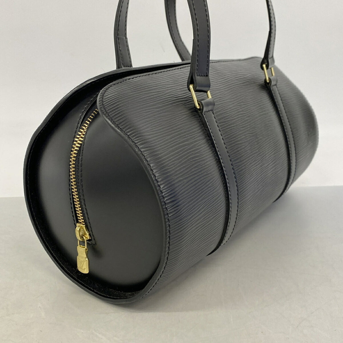 Louis Vuitton Noir Handbag (Pre-Owned)