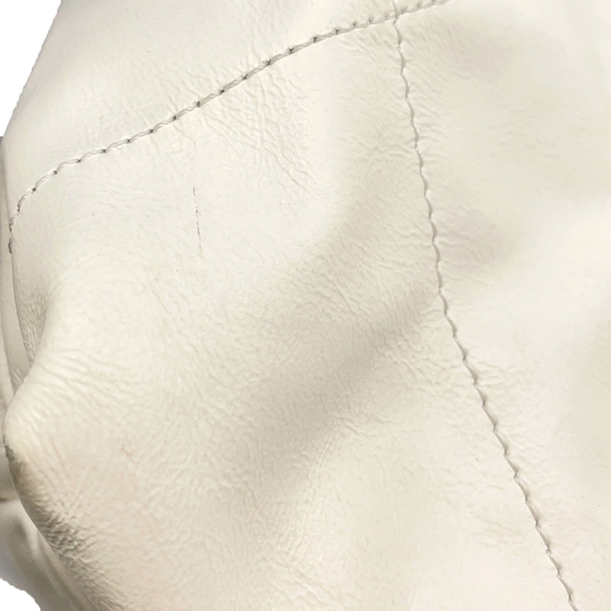 Chanel White Leather Handbag Shoulder Bag (Pre-Owned)